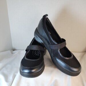 Get Fit Womens Strappy Shoes Sze 7.5